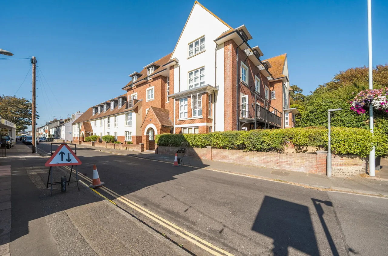 2 bed flat for sale, Park Road, Worthing, BN11