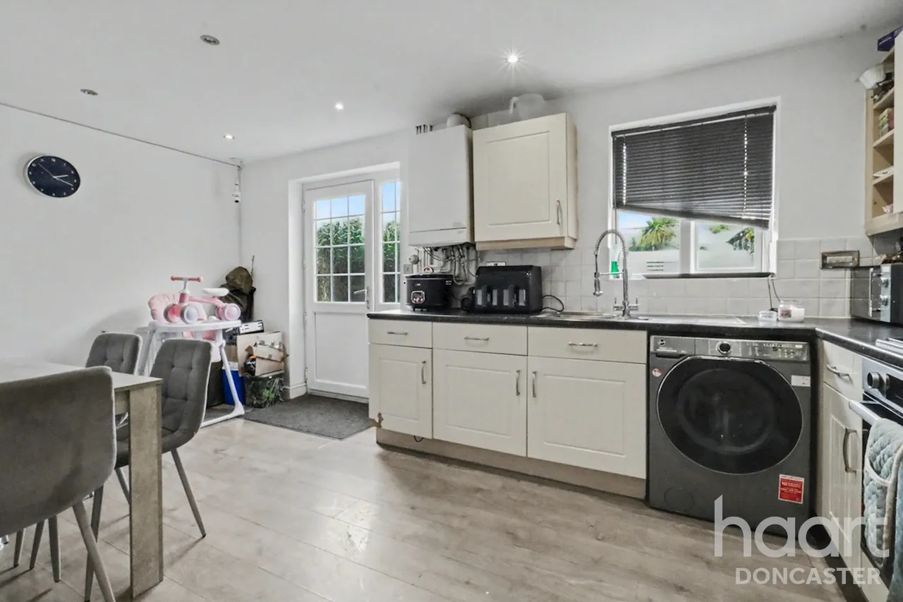 Oak Court, Woodfield Plantation, DN4, photo 2