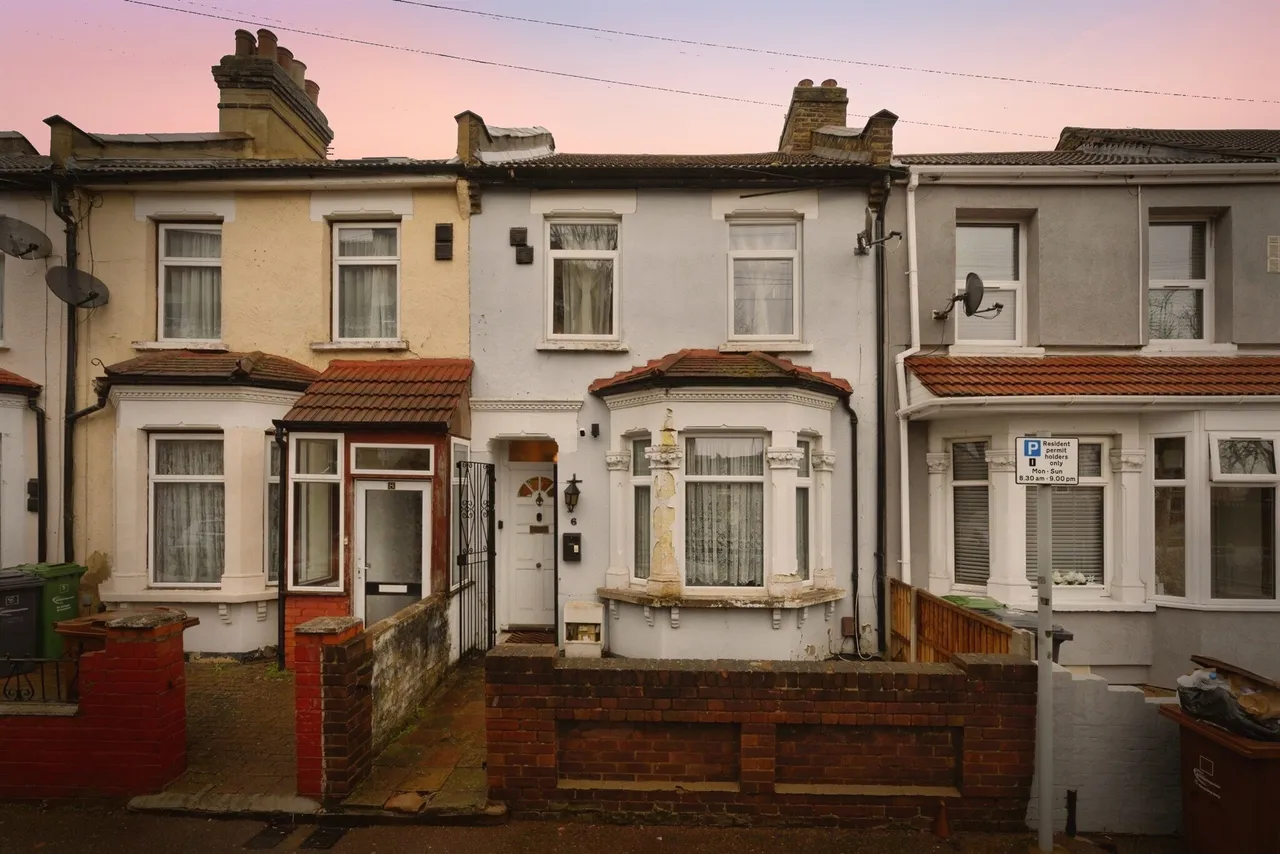 3 bed house for sale — Cranborne Road, Barking