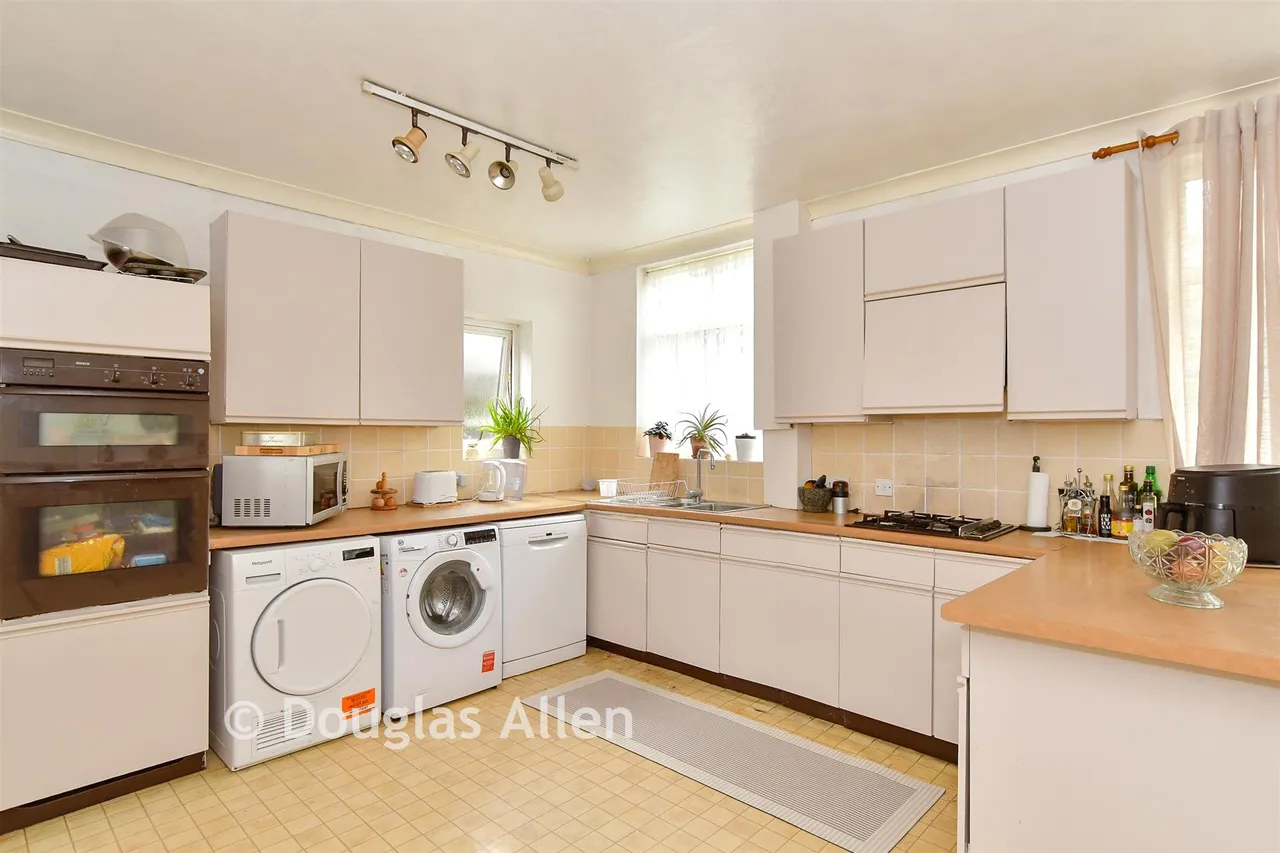 Wanstead Park Road, Gants Hill, IG1, photo 6