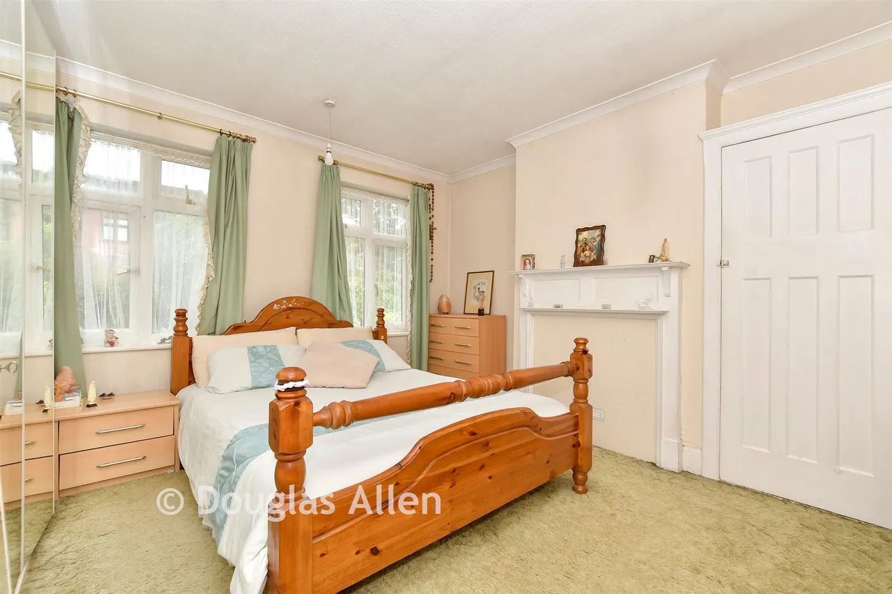 Wanstead Park Road, Gants Hill, IG1, photo 10