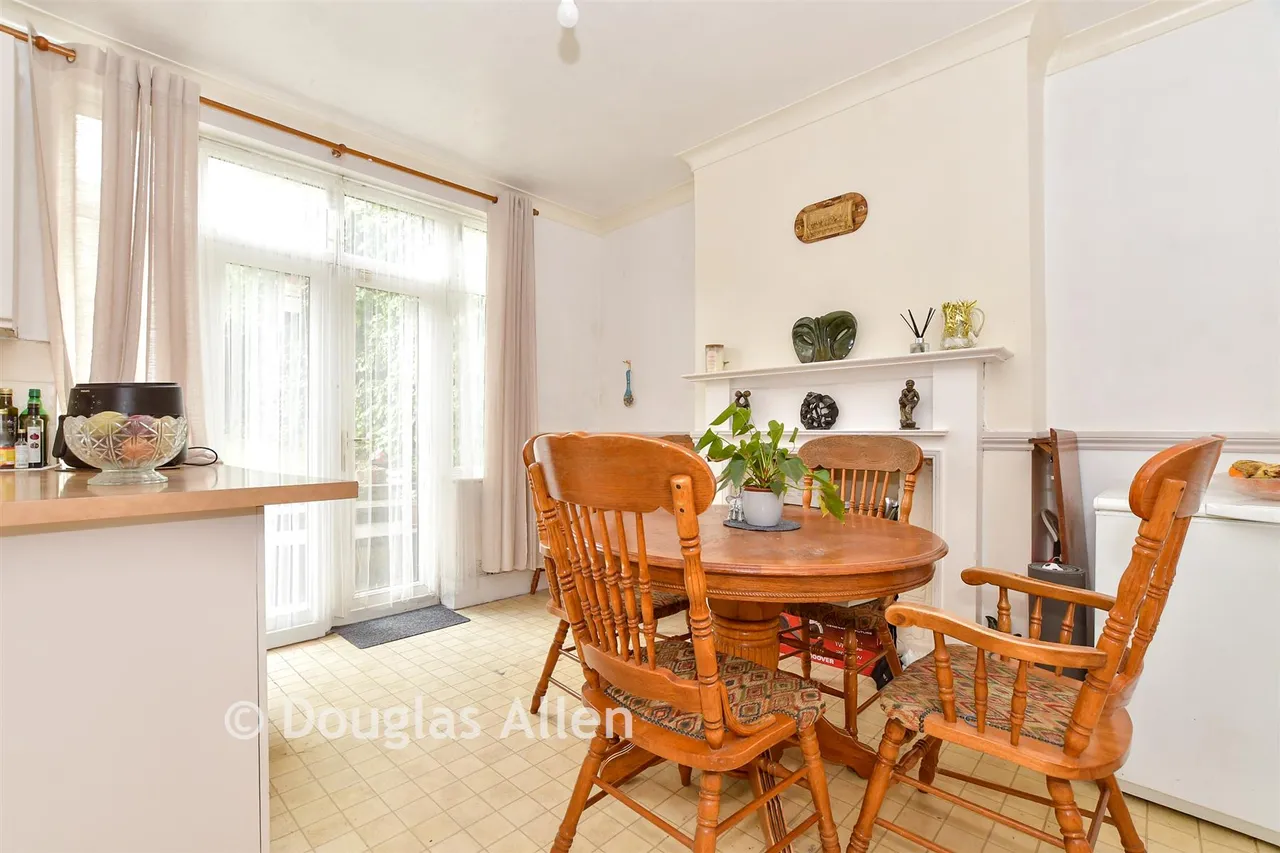 Wanstead Park Road, Gants Hill, IG1, photo 7