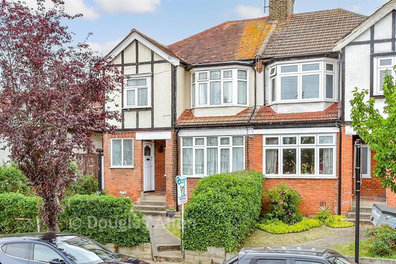 3 bed house for sale, Wanstead Park Road, Gants Hill, IG1