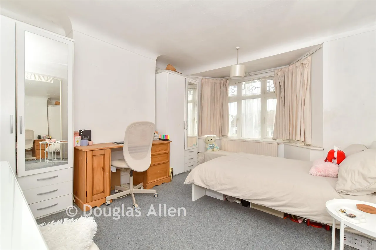 Wanstead Park Road, Gants Hill, IG1, photo 9