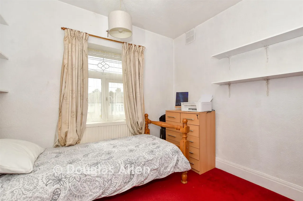 Wanstead Park Road, Gants Hill, IG1, photo 11