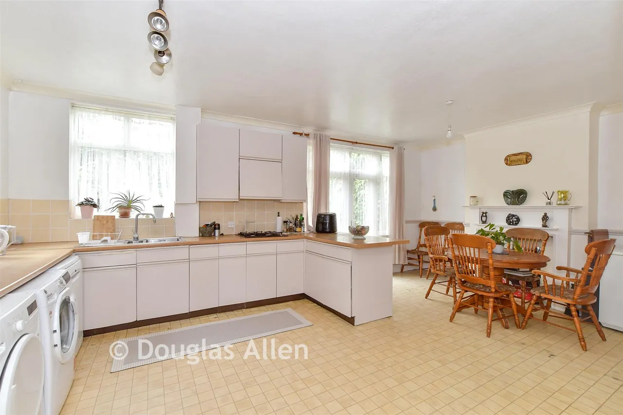 Wanstead Park Road, Gants Hill, IG1, photo 3
