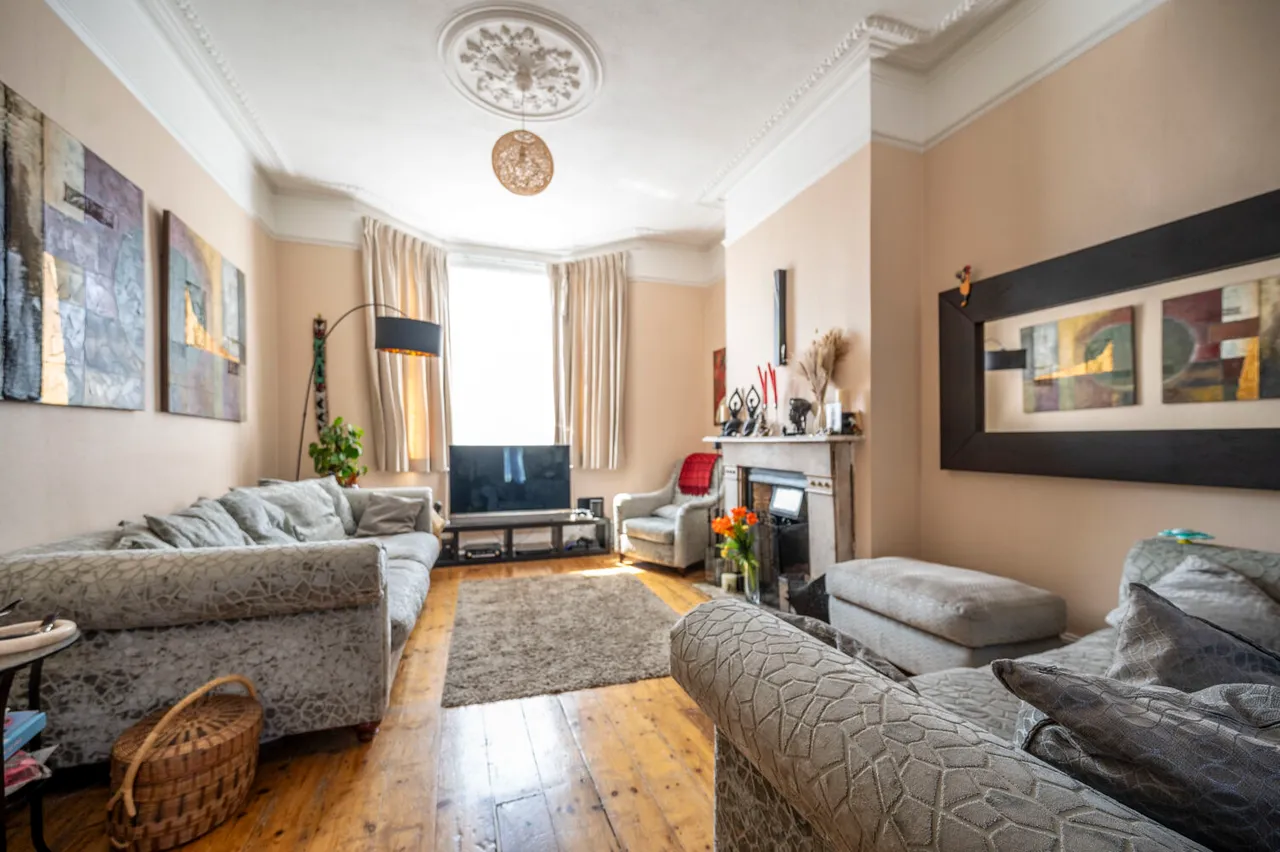 3 bed house for sale — 435 Romford Road, London