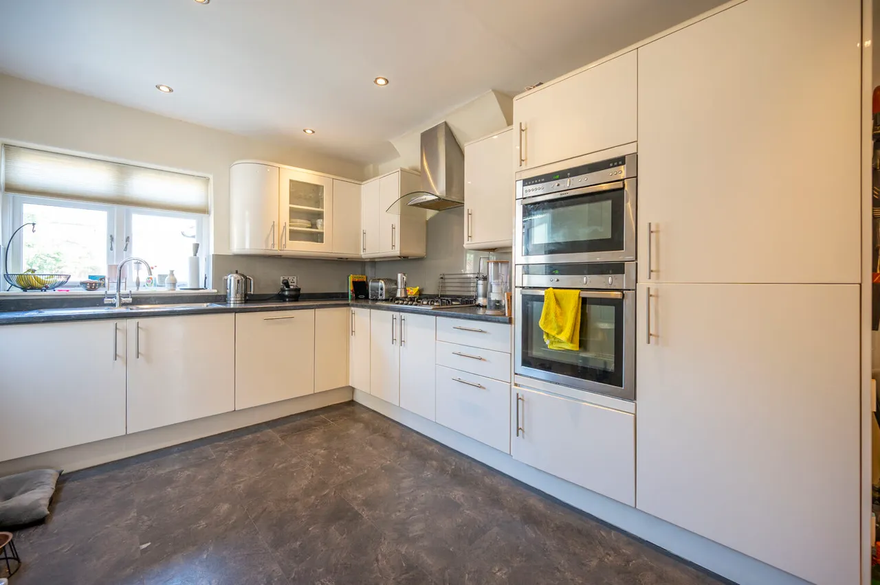 435 Romford Road, London, photo 3