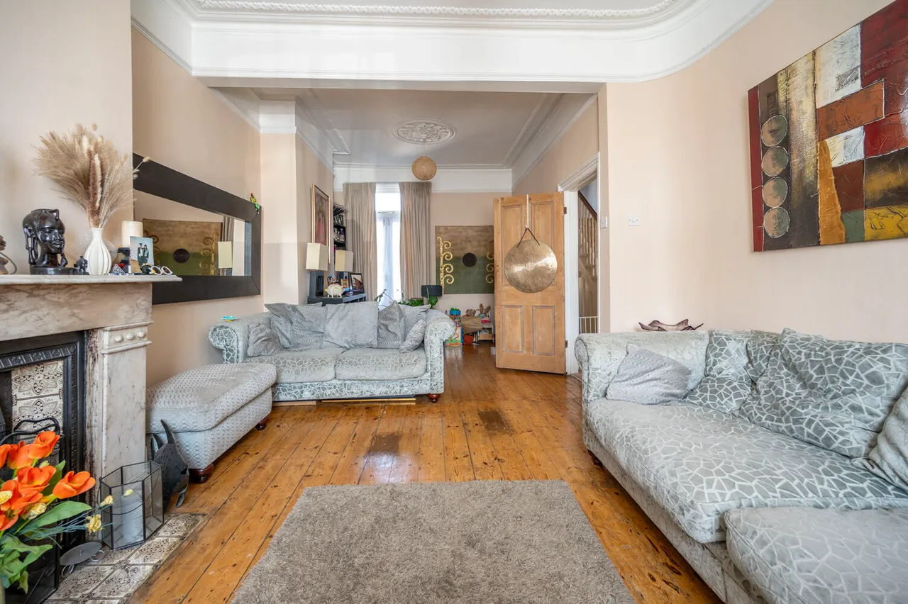 435 Romford Road, London, photo 10
