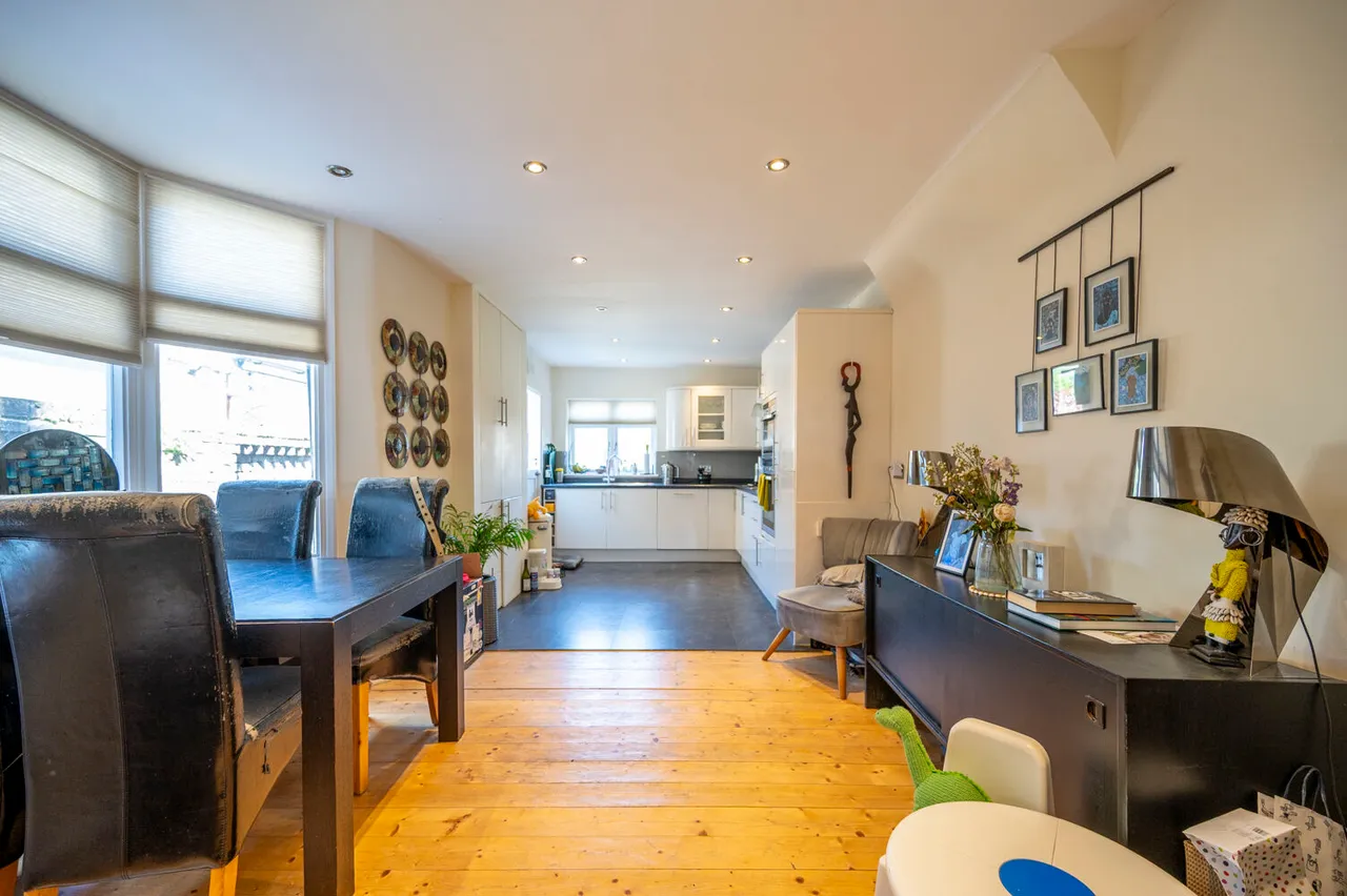 435 Romford Road, London, photo 8