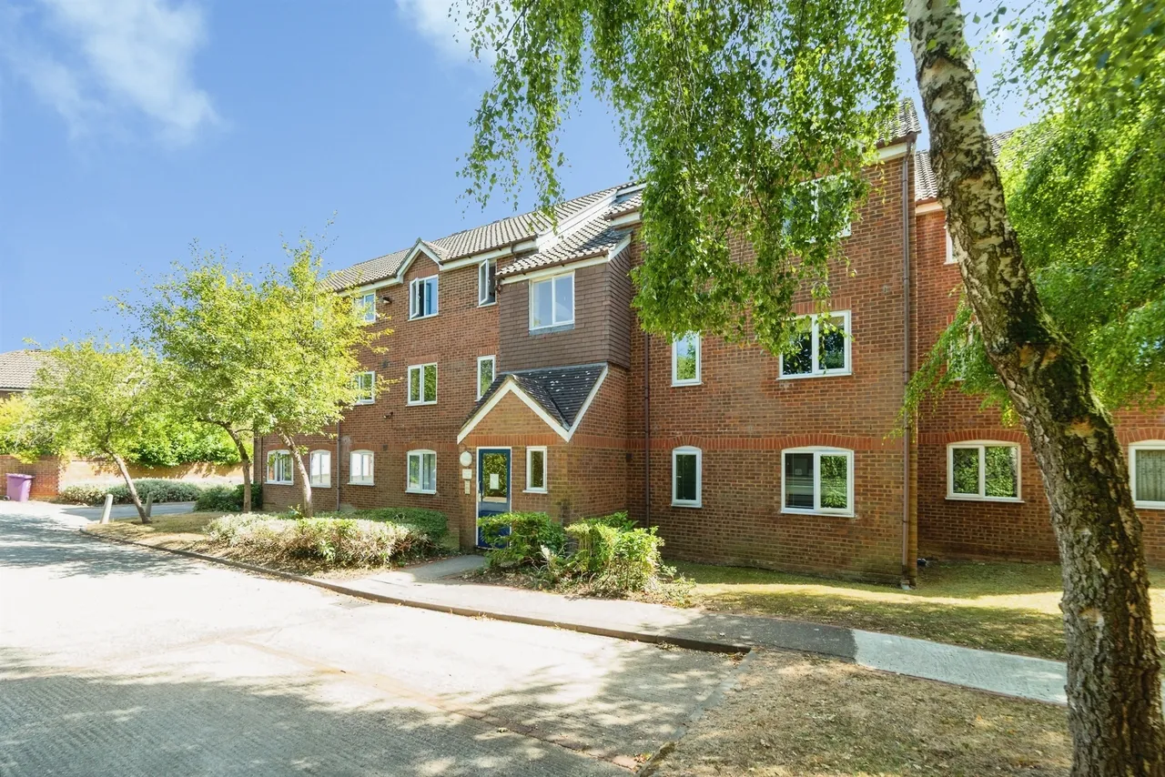 2 bed flat for sale, Haysman Close, Letchworth Garden City, SG6