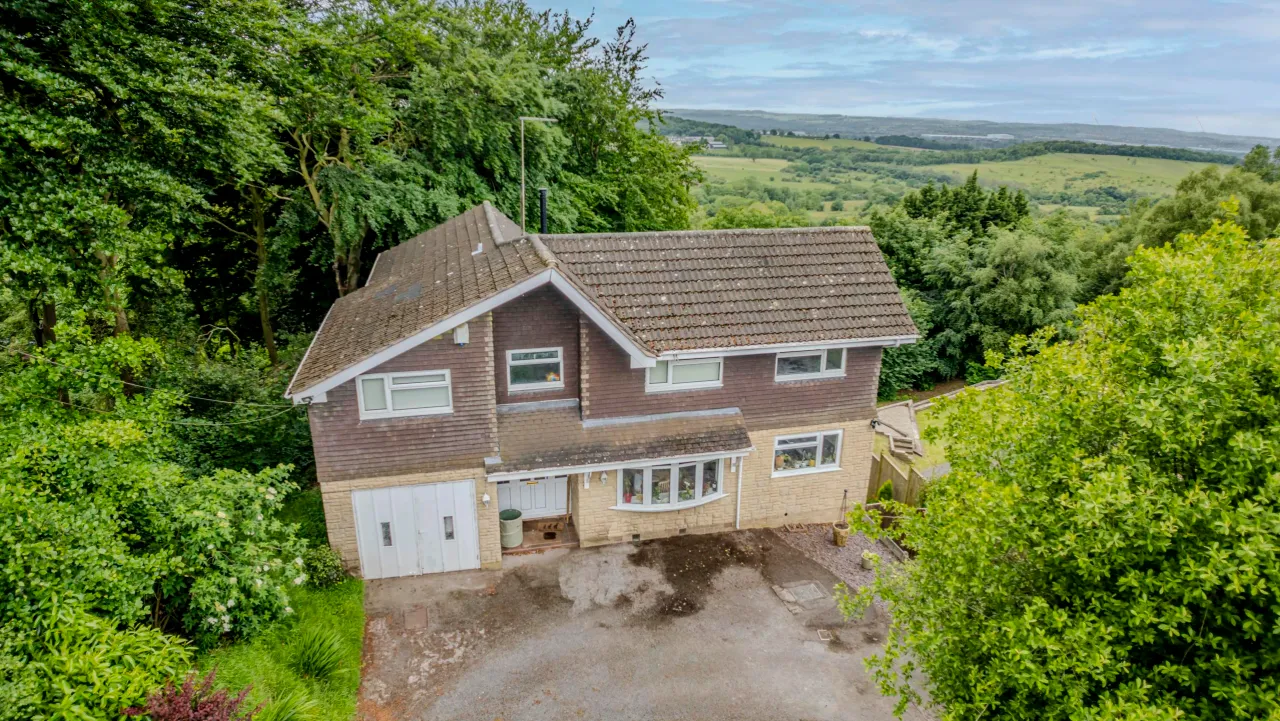 4 bed property for sale, Gravelly Bank, Stoke-On-Trent