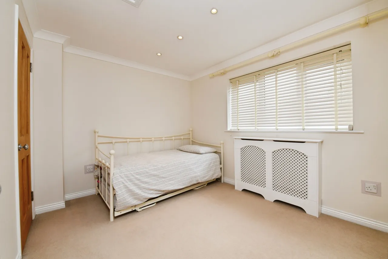Langham Drive, Rayleigh, SS6, photo 13