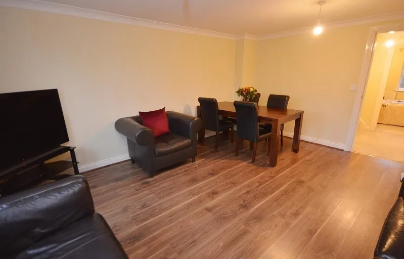 Padley Close, Chessington, KT9, photo 5