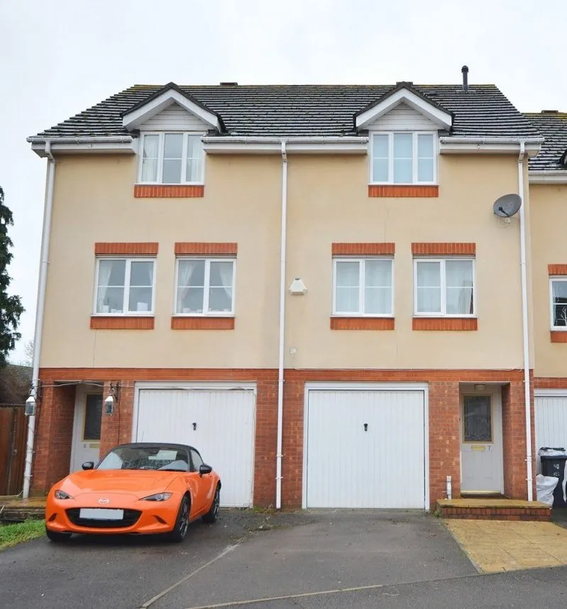 Padley Close, Chessington, KT9, photo 12