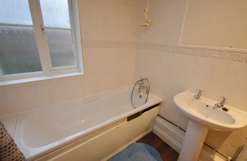 Padley Close, Chessington, KT9, photo 11