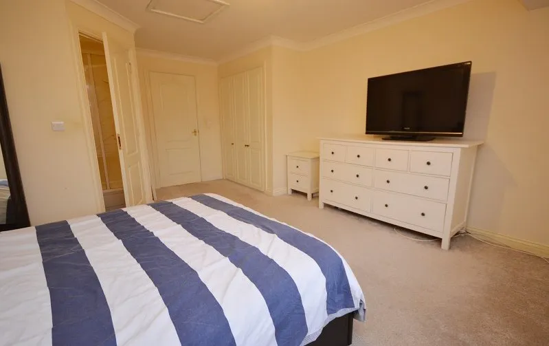 Padley Close, Chessington, KT9, photo 7