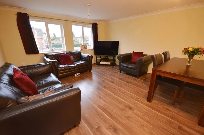 Padley Close, Chessington, KT9, photo 4