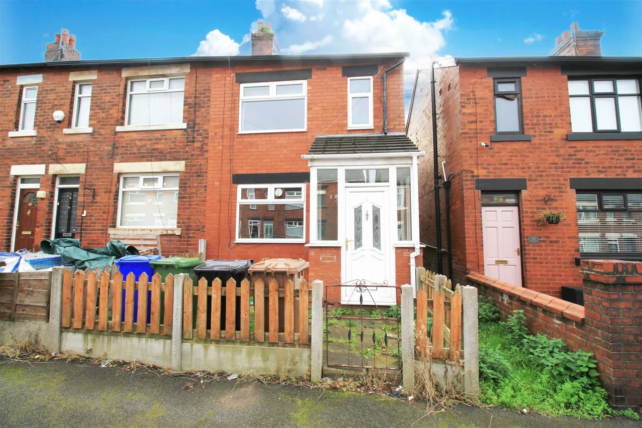 2 bed house for sale, Corona Avenue, Hyde