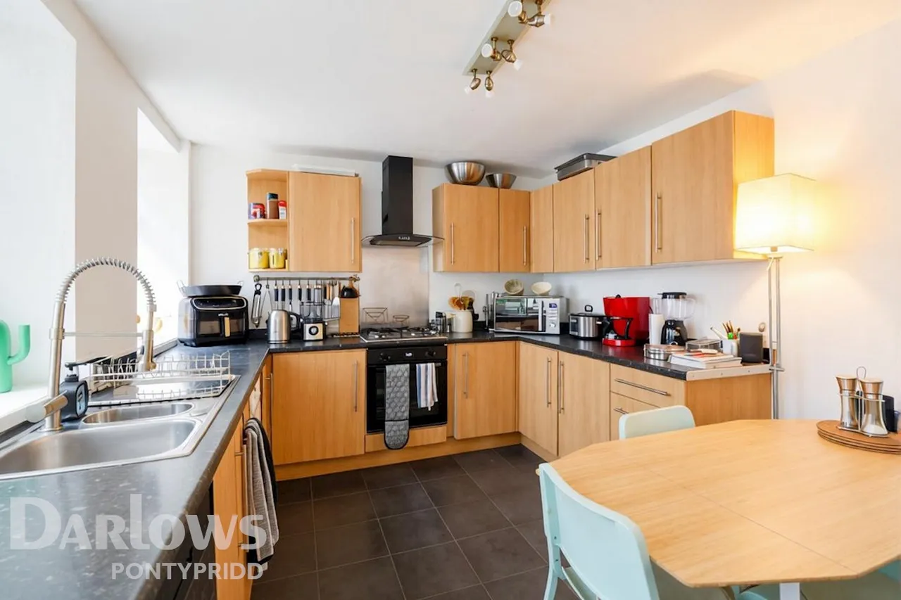 Llwynmadoc Street, Pontypridd, photo 11