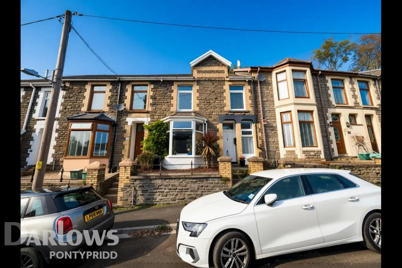4 bed house for sale, Llwynmadoc Street, Pontypridd
