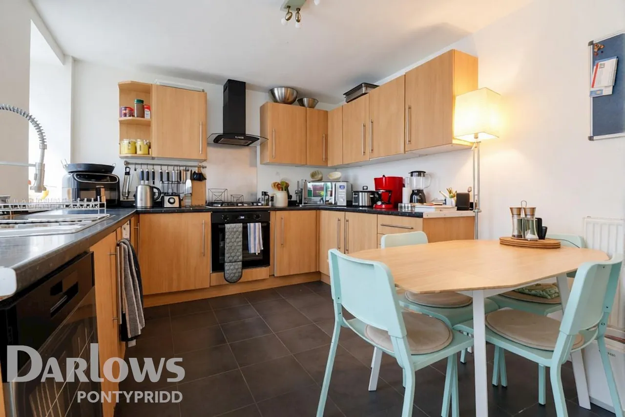 Llwynmadoc Street, Pontypridd, photo 9