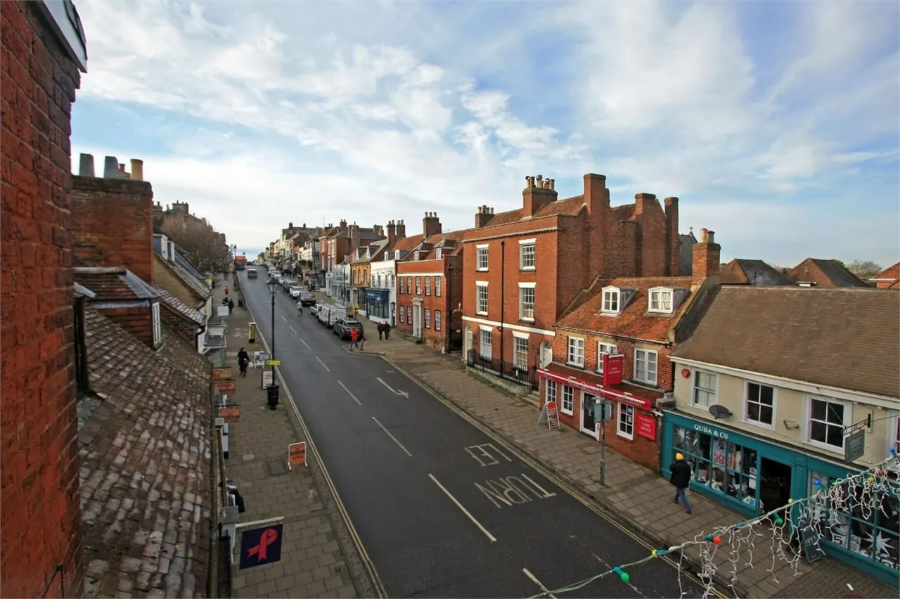 High Street, Lymington, SO41, photo 14