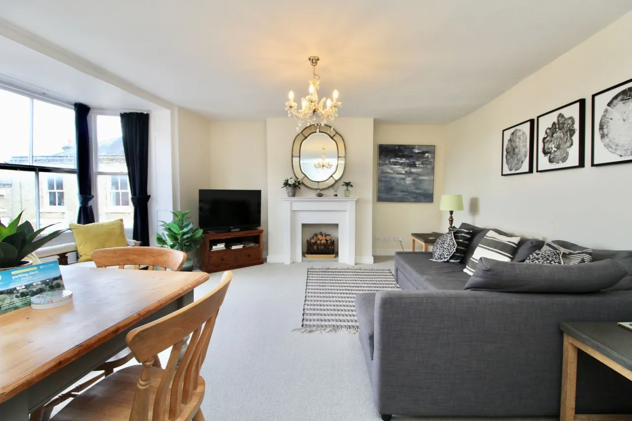 1 bed flat for sale, High Street, Lymington, SO41