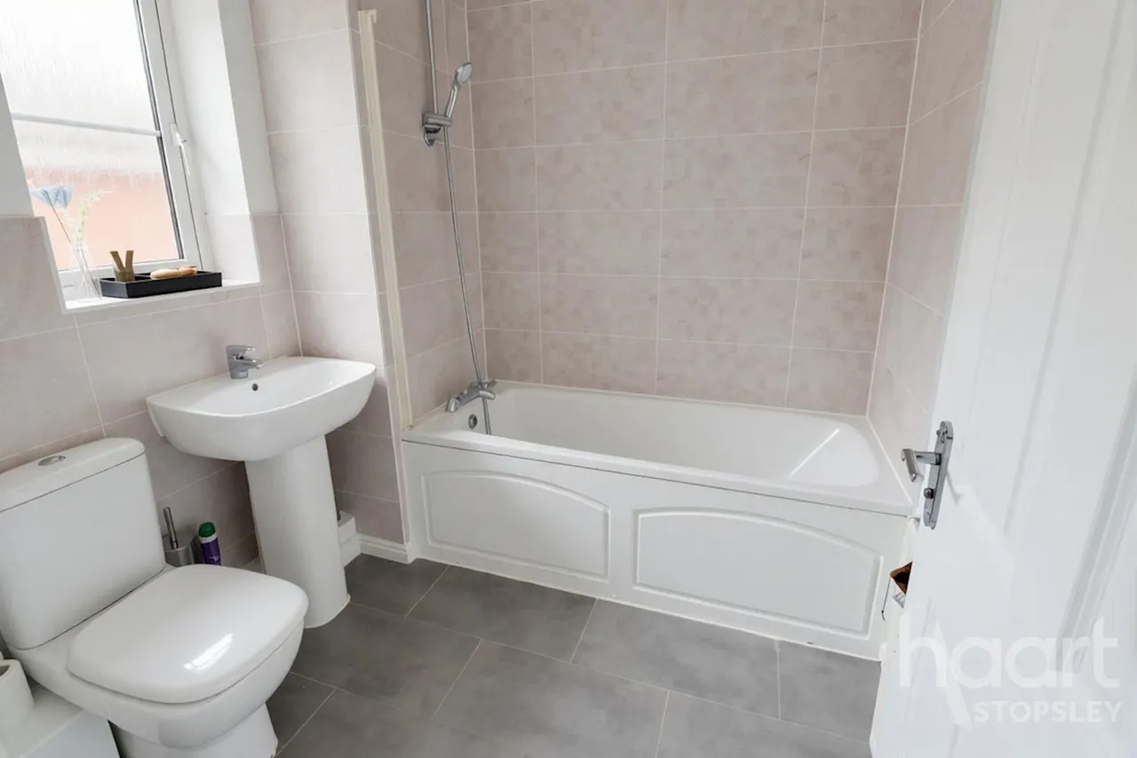 Woodfield Grove, Luton, LU2, photo 23