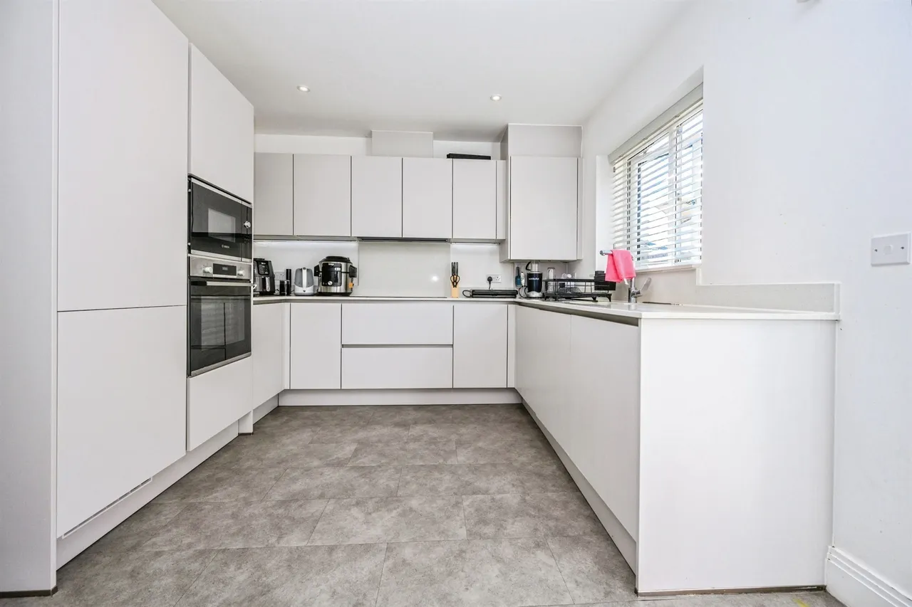 Fullers Avenue, Watford, WD25, photo 3