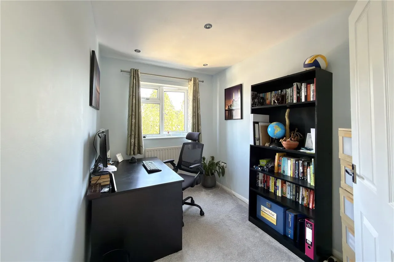 Crosby Close, Beaconsfield, HP9, photo 11