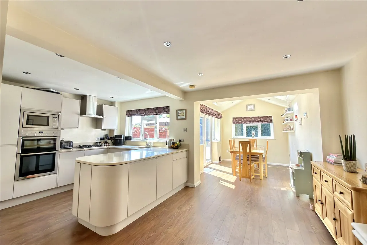 Crosby Close, Beaconsfield, HP9, photo 3