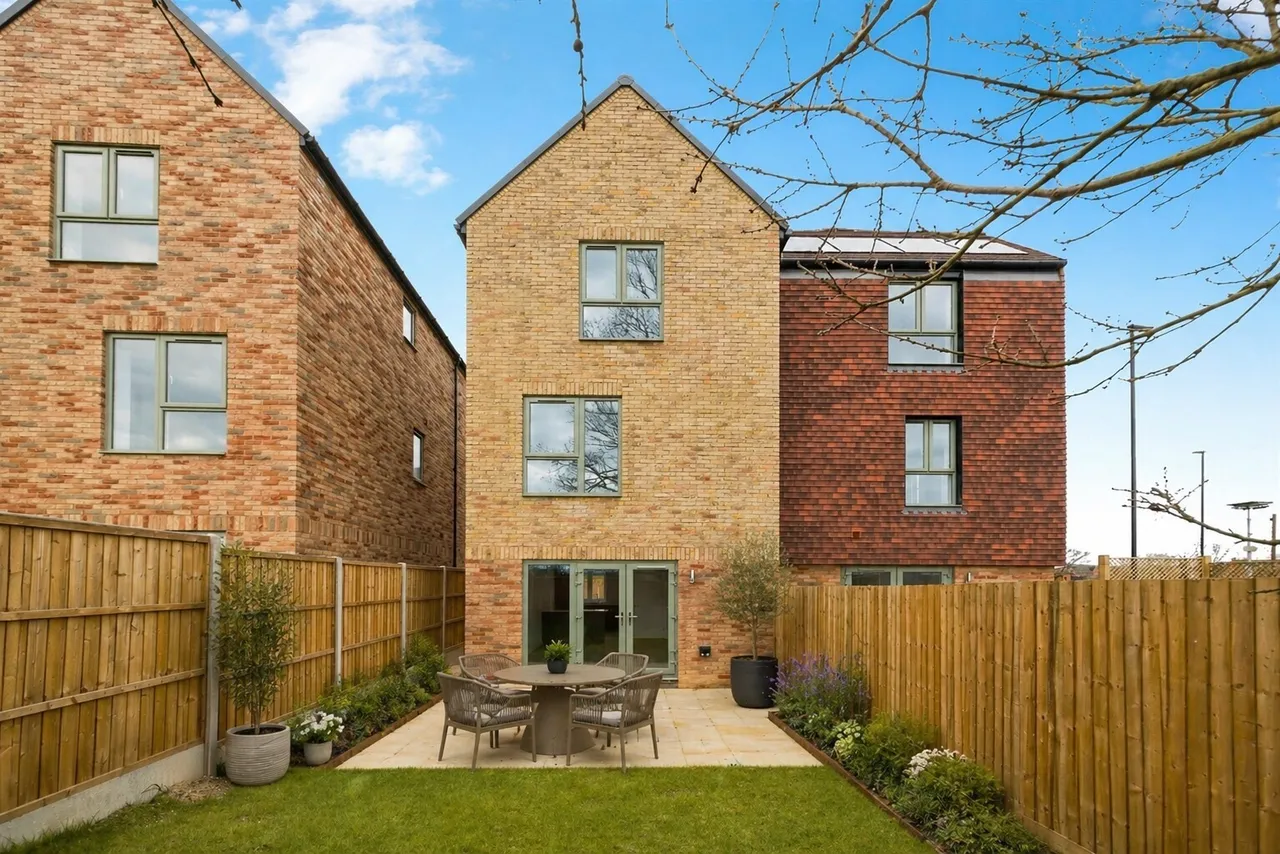Isaacs Lane, Burgess Hill, photo 8