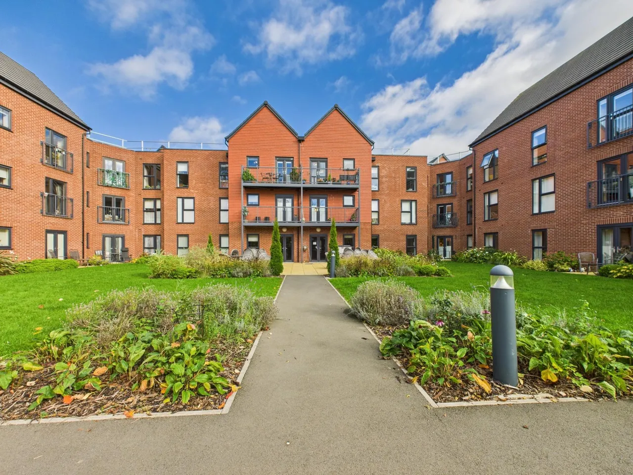 Elizabeth Coxhead Gardens, Hinckley, LE10, photo 11