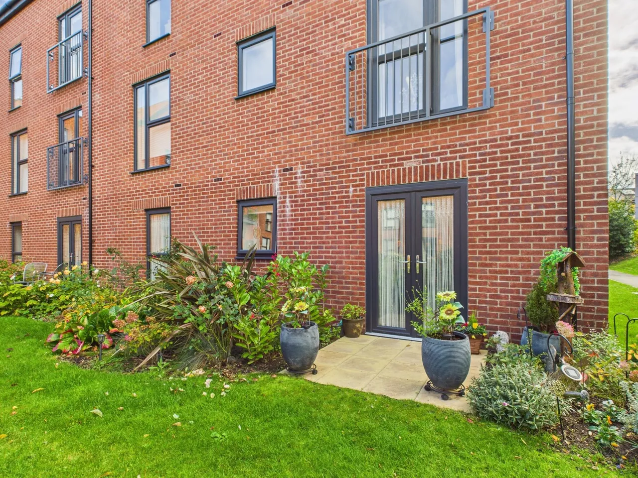 Elizabeth Coxhead Gardens, Hinckley, LE10, photo 10