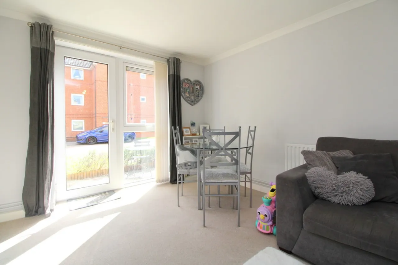 Yeoman Drive, Staines upon Thames, TW19, photo 9