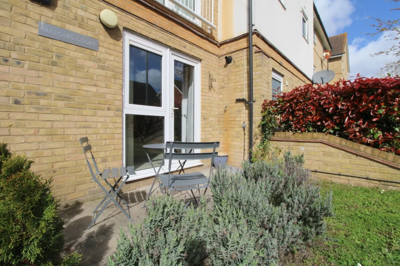 Yeoman Drive, Staines upon Thames, TW19, photo 7