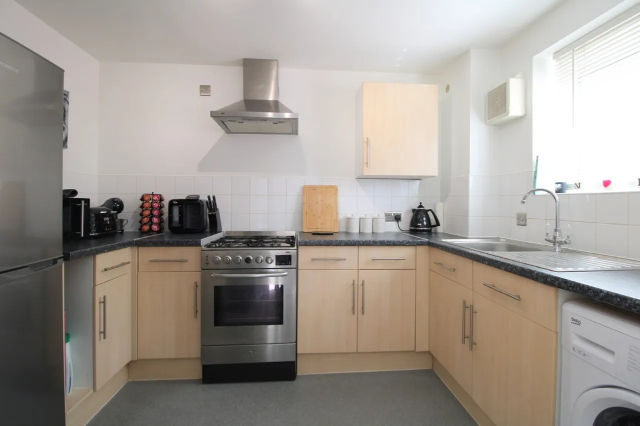 Yeoman Drive, Staines upon Thames, TW19, photo 4