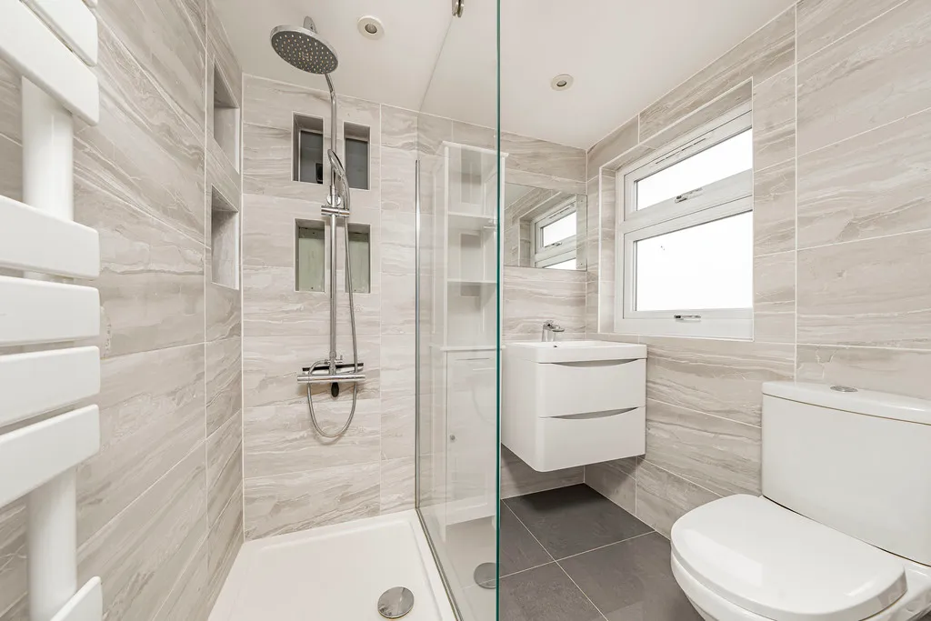 Grosvenor Crescent, Hillingdon, UB10, photo 12