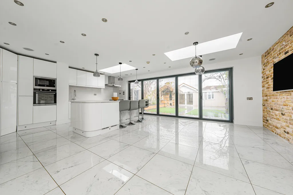 Grosvenor Crescent, Hillingdon, UB10, photo 26