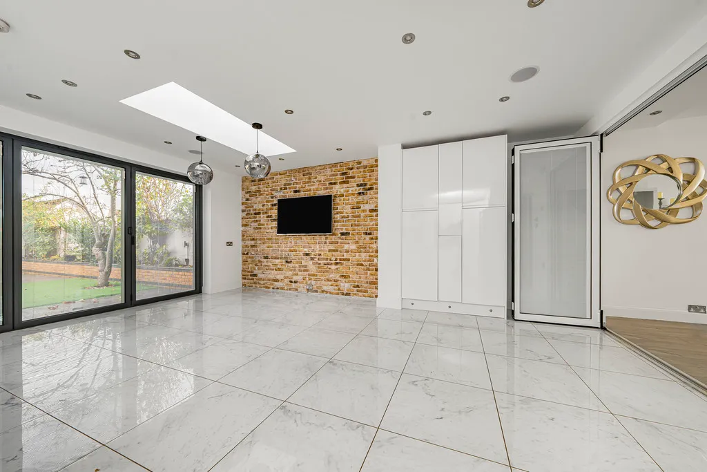 Grosvenor Crescent, Hillingdon, UB10, photo 7