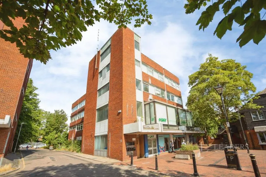 2 bed flat to rent, Roman Square, Sittingbourne, ME10