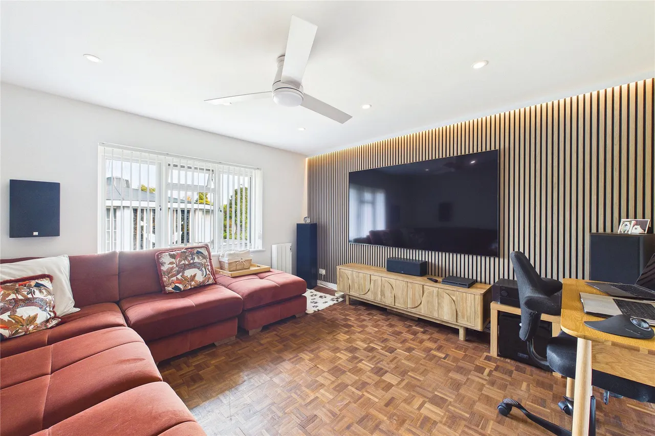 Brewery Road, Horsell, GU21, photo 2