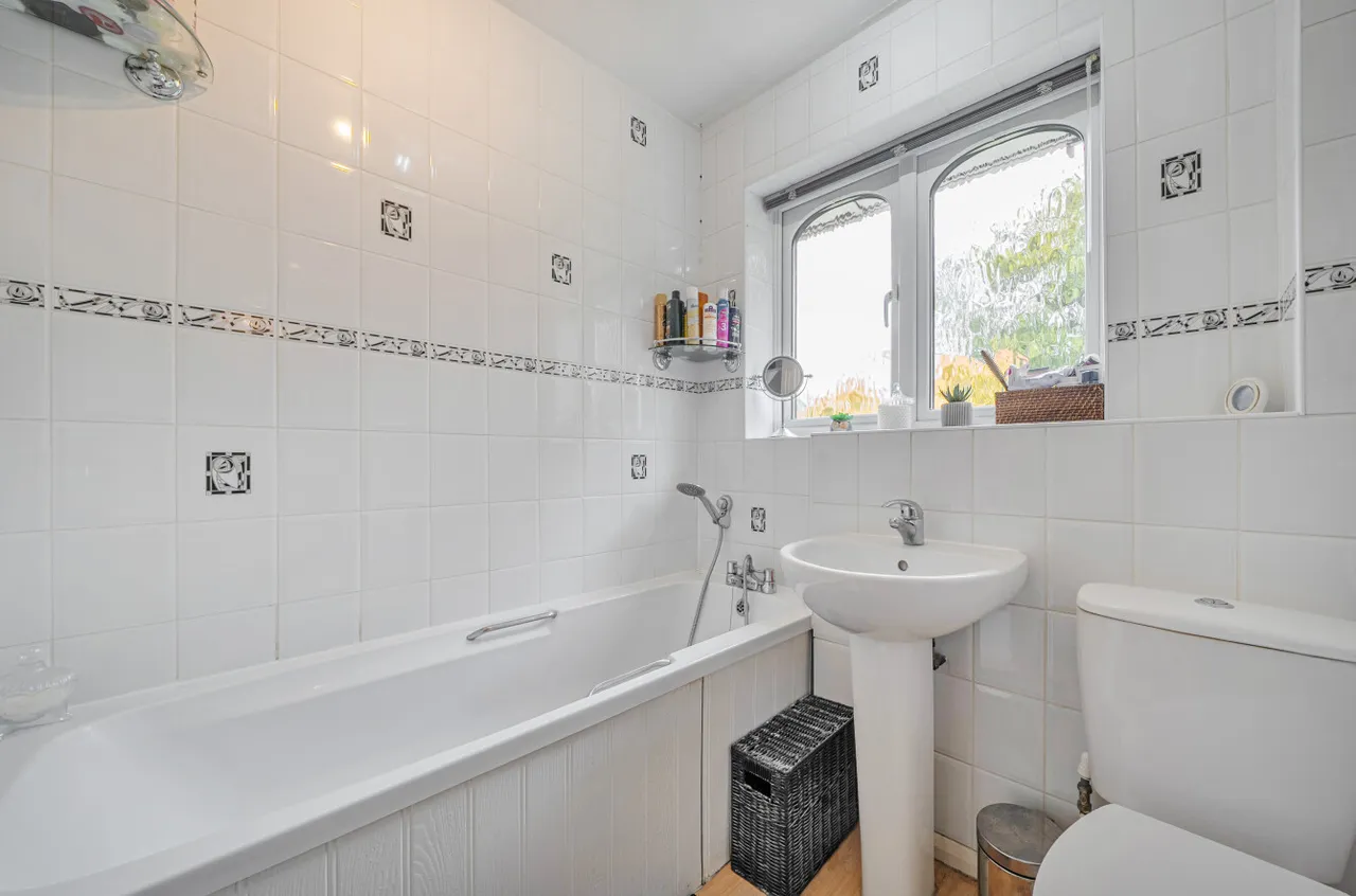 Rubus Close, West End, Woking, Surrey, GU24 9XD, photo 5