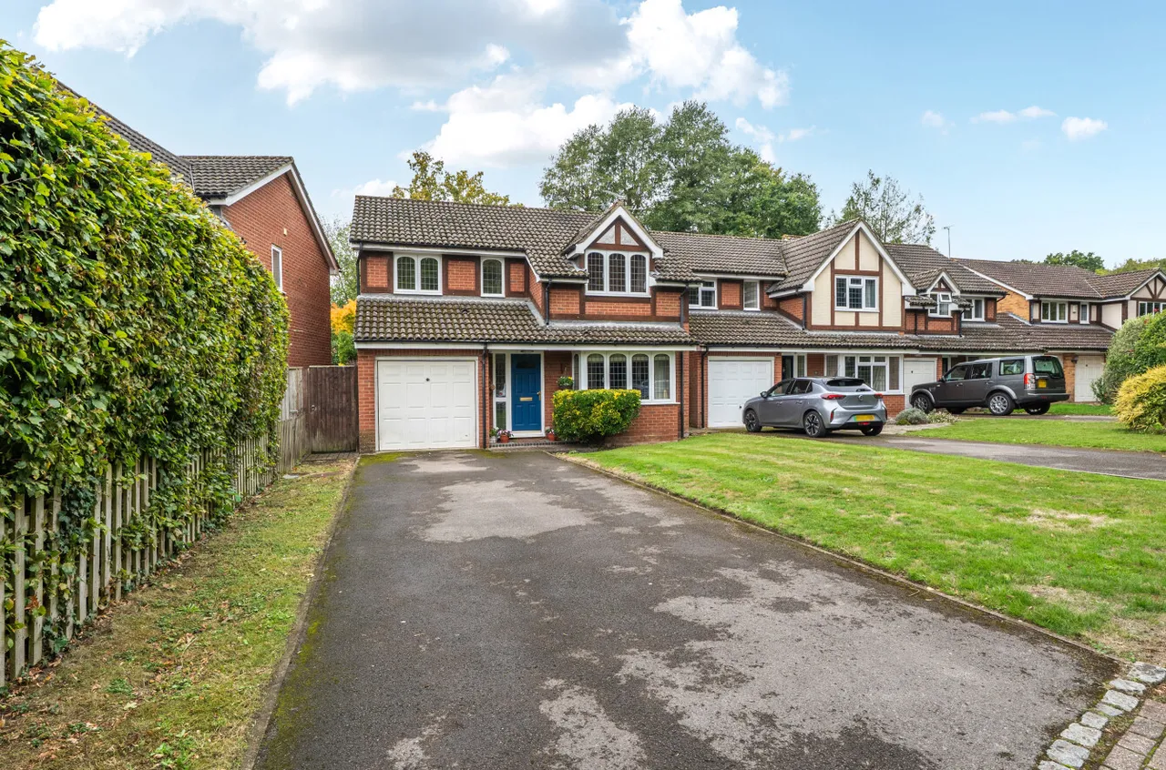 4 bed house for sale — Rubus Close, West End, Woking, Surrey, GU24 9XD