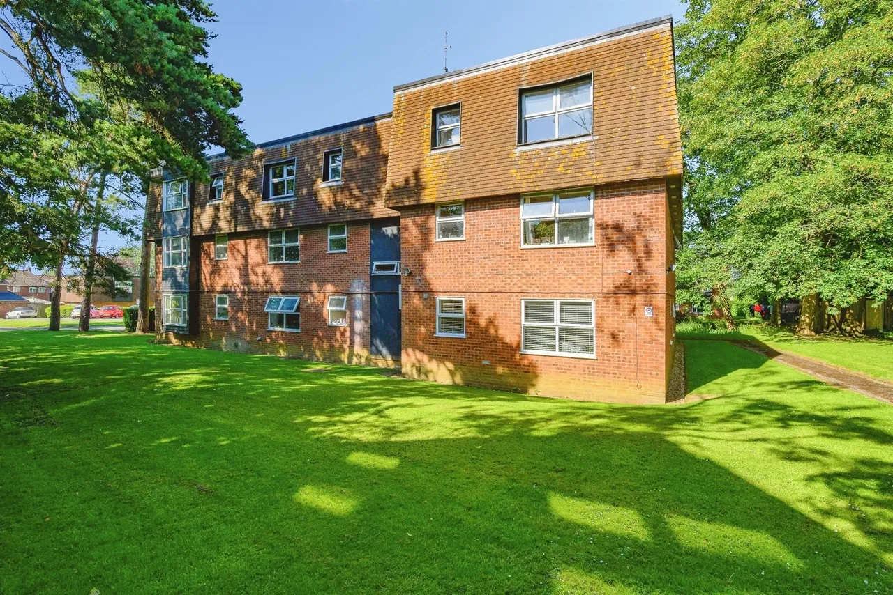 1 bed flat for sale — Windsor Close, Bovingdon, Hemel Hempstead
