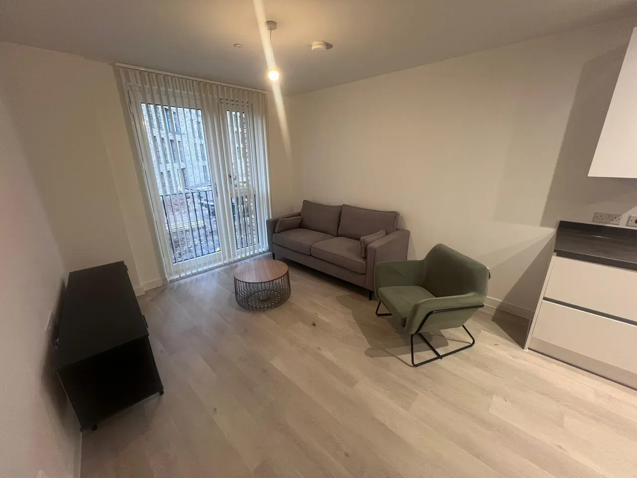 2 bed flat to rent — Griffiths Close, Belgrave Village