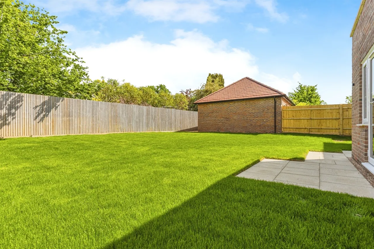 Folders Lane, Burgess Hill, photo 5