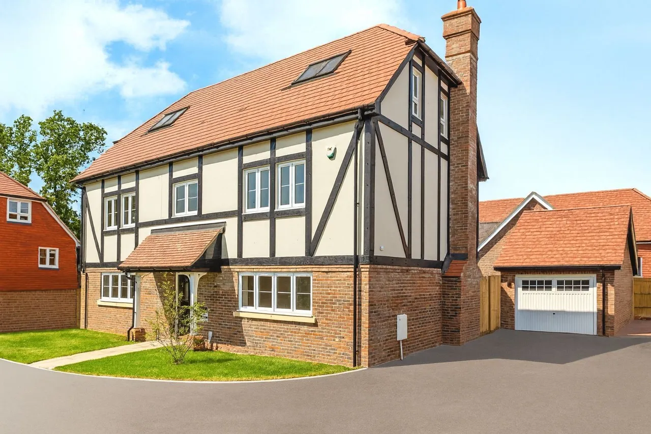 4 bed house for sale — Folders Lane, Burgess Hill