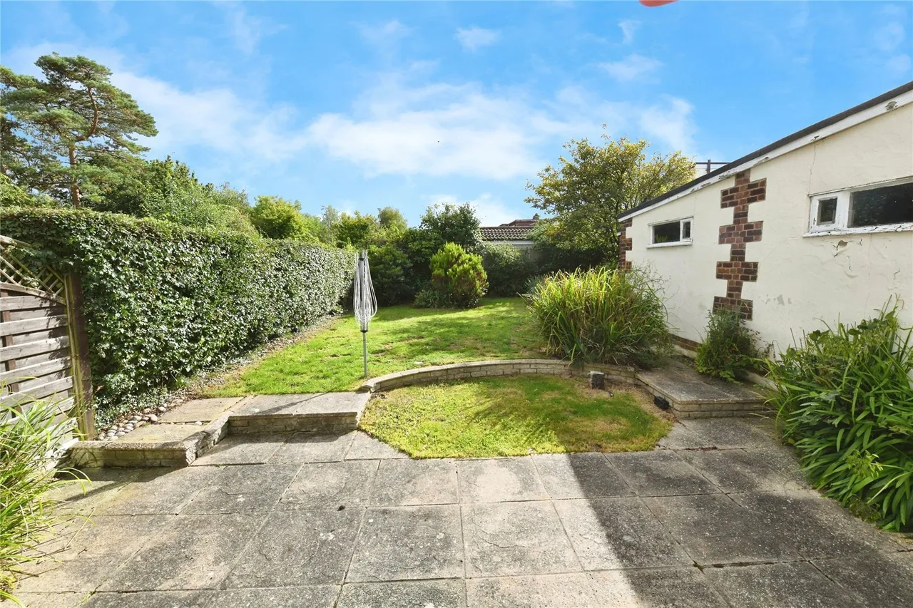 Victors Crescent, Hutton, Brentwood, Essex, CM13, photo 2